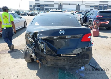 2017 Nissan Sentra S z USA, uszkodzony, nr VIN 3N1AB7APXHY276399